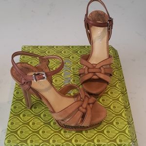 Gianni Bini 6.5 Tan/papaya platform heels
